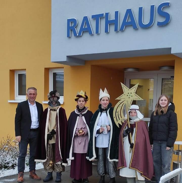 Sternsinger besuchen das Rathaus